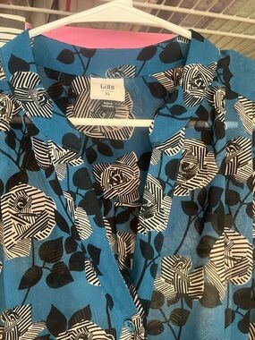 Cabi sleeveless blue and black floral blouse size XL